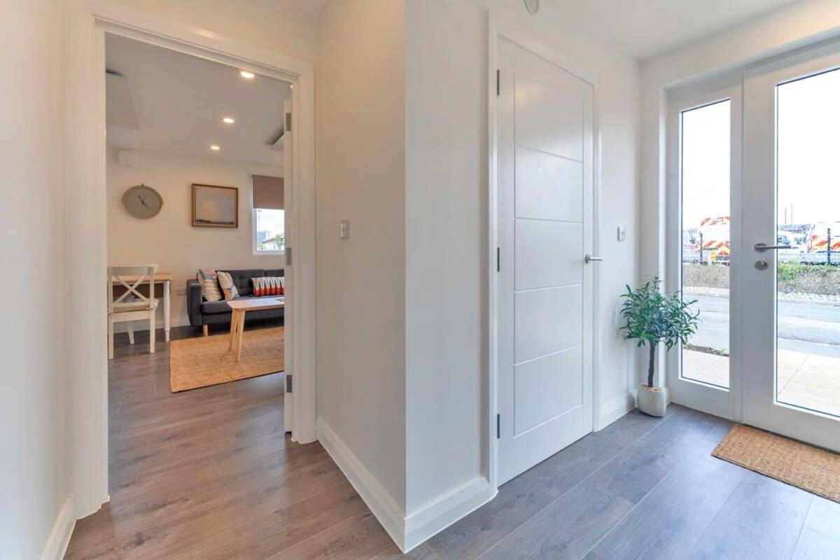 Contemporary 1 Bedroom Apartment In Ashford Ашфорд Екстер'єр фото