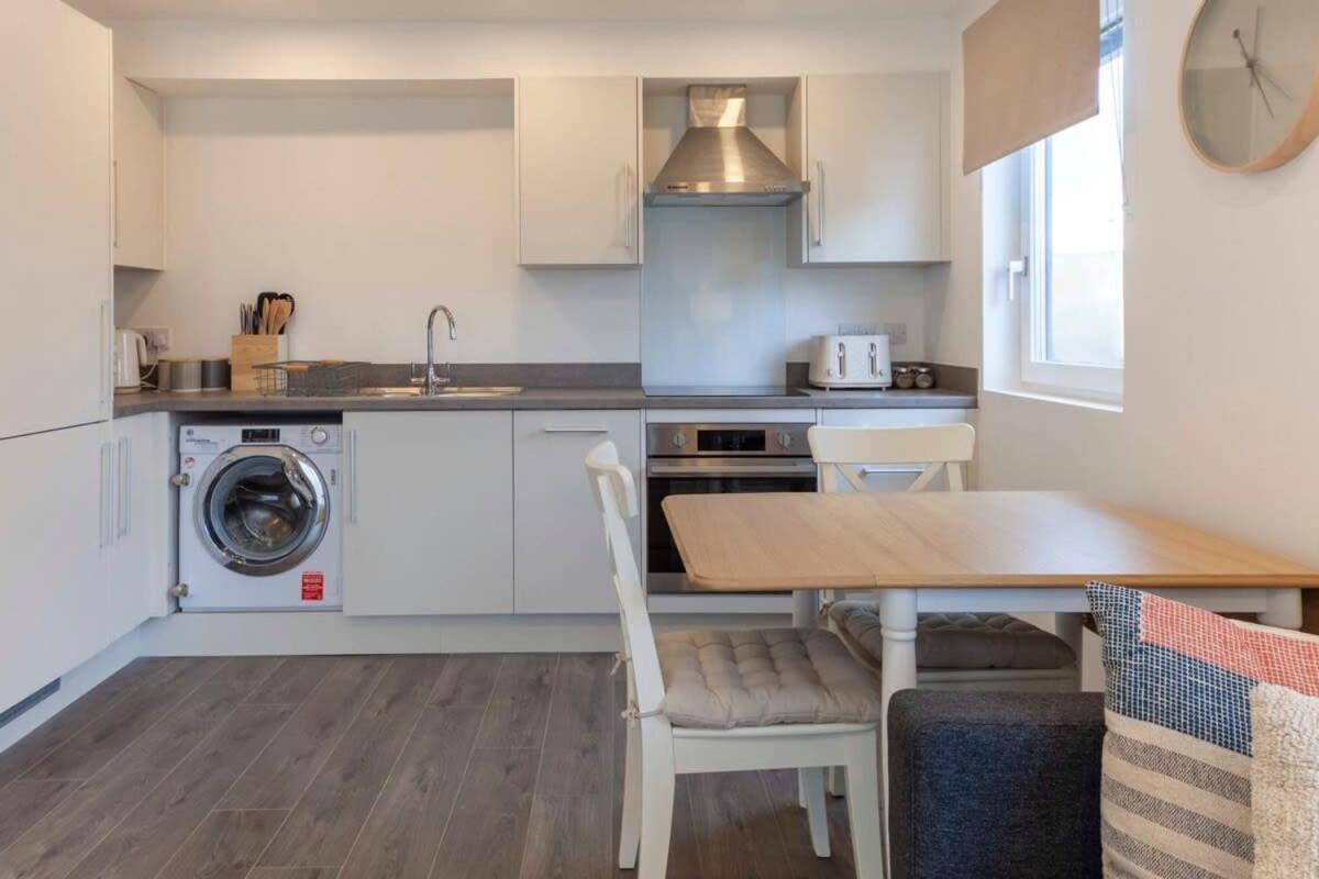 Contemporary 1 Bedroom Apartment In Ashford Ашфорд Екстер'єр фото