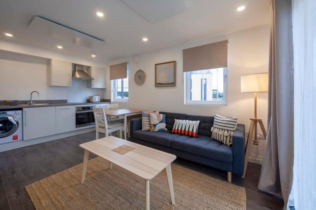 Contemporary 1 Bedroom Apartment In Ashford Ашфорд Екстер'єр фото
